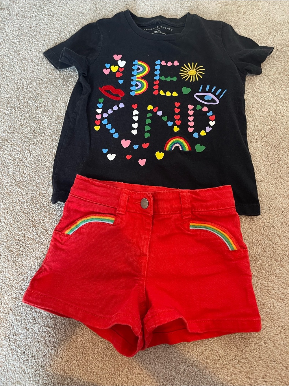 Stella McCartney Kids Red shorts and Black rainbow shirt